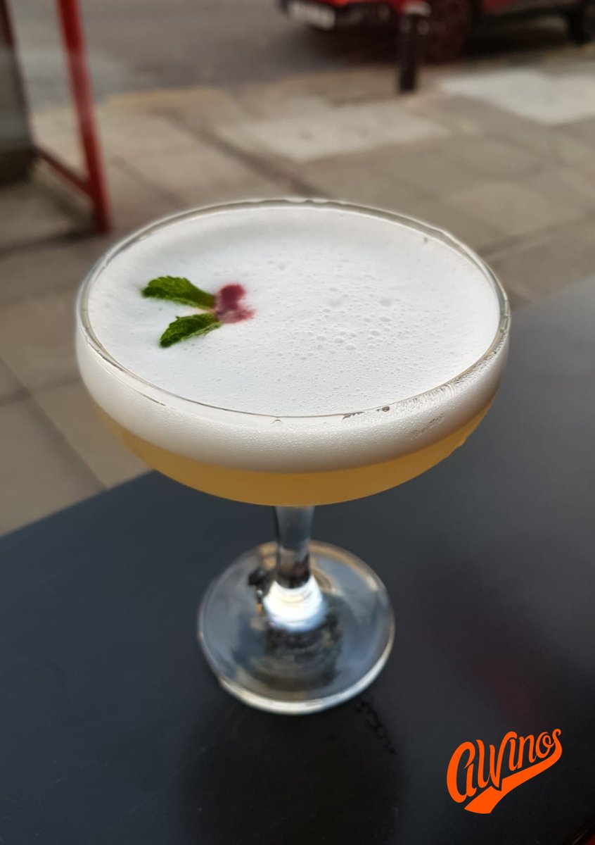 alvinosbarnewc's tweet image. We&apos;re keeping the #Christmas vibe going at Alvinos so enjoy our festive cocktails while they last! 🍸 Also Stranger Than Horses will be here tonight! #LiveEvent