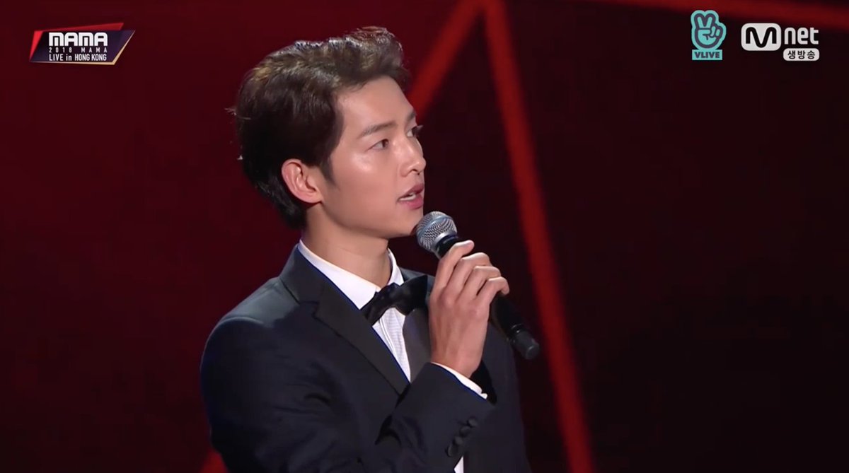 theseoulstory's tweet photo. [#2018MAMA in HONG KONG] Tonight's emcee Song Joong Ki, everyone! ❤️ https://t.co/8buQcM2W2w
