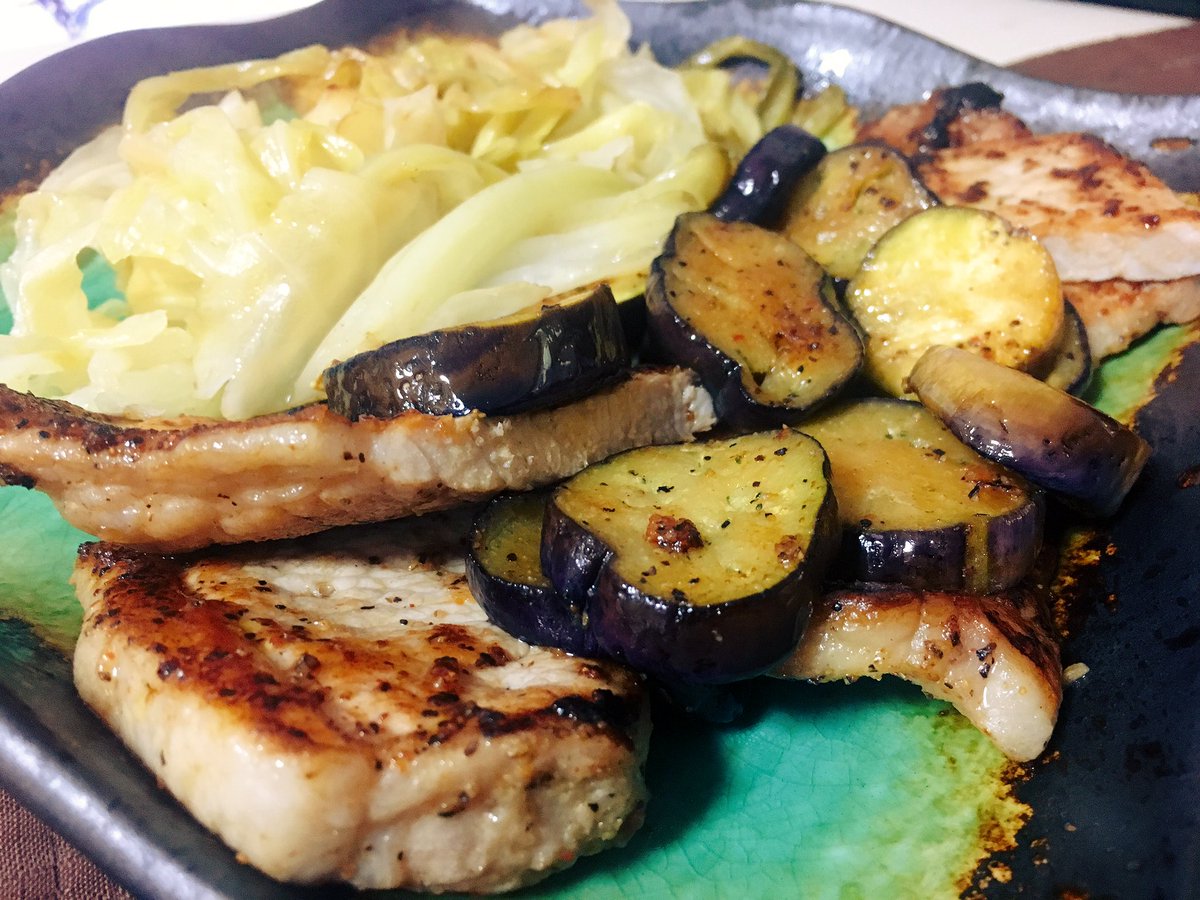 ユンダ On Twitter ホットサンドメーカーでコンビニの肉まんを焼く季節がやって来た 私はファミマのプレミアム肉まんが一番好き
