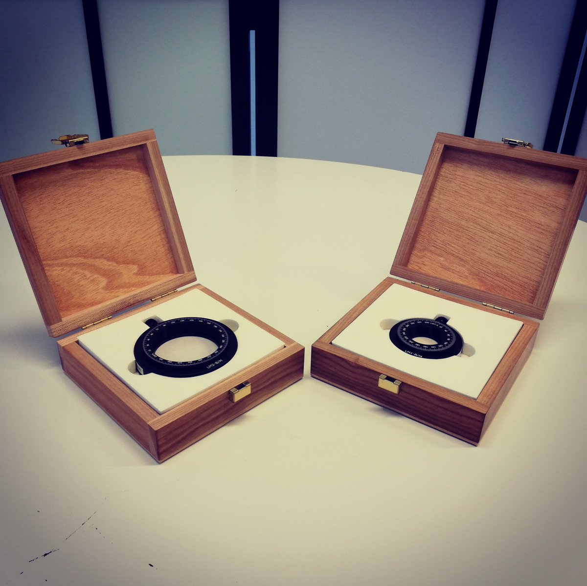 New THz #Polarizers working up to 2THz with low transmission losses. anteral.com/en/products/TH…