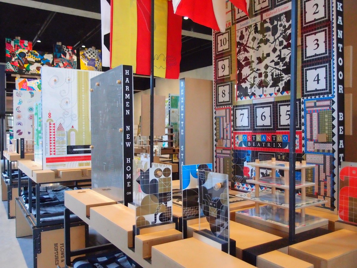 A voir aussi <a href="/leSigne_cng/">leSigne</a> de #Chaumont : Richard Niessen et sa Typographic Masonry City, la cité du graphisme.