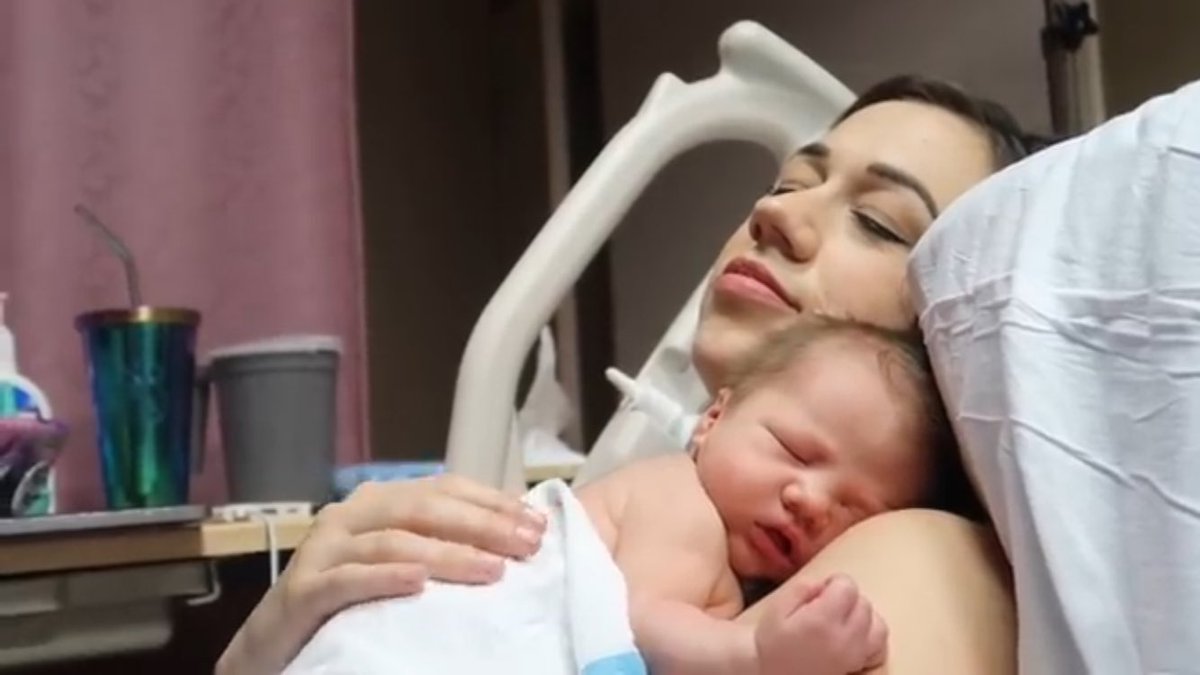 charlykelly_'s tweet photo. The little hand around his mama, he looks so content😭he is so beautiful @ColleenB123 @erik_stocklin 
https://t.co/5S1blkhoeI https://t.co/H8PlaOS56G