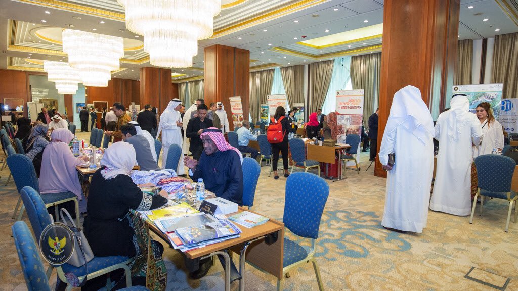 IndonesiaInKWT's tweet image. 5. Setelah resmi dibuka, kegiatan dipusatkan pada pameran dan pertemuan one-on-one business matching antara para pengusaha Indonesia dengan para pengusaha Kuwait. #KBRIKuwait #IndoatQ8