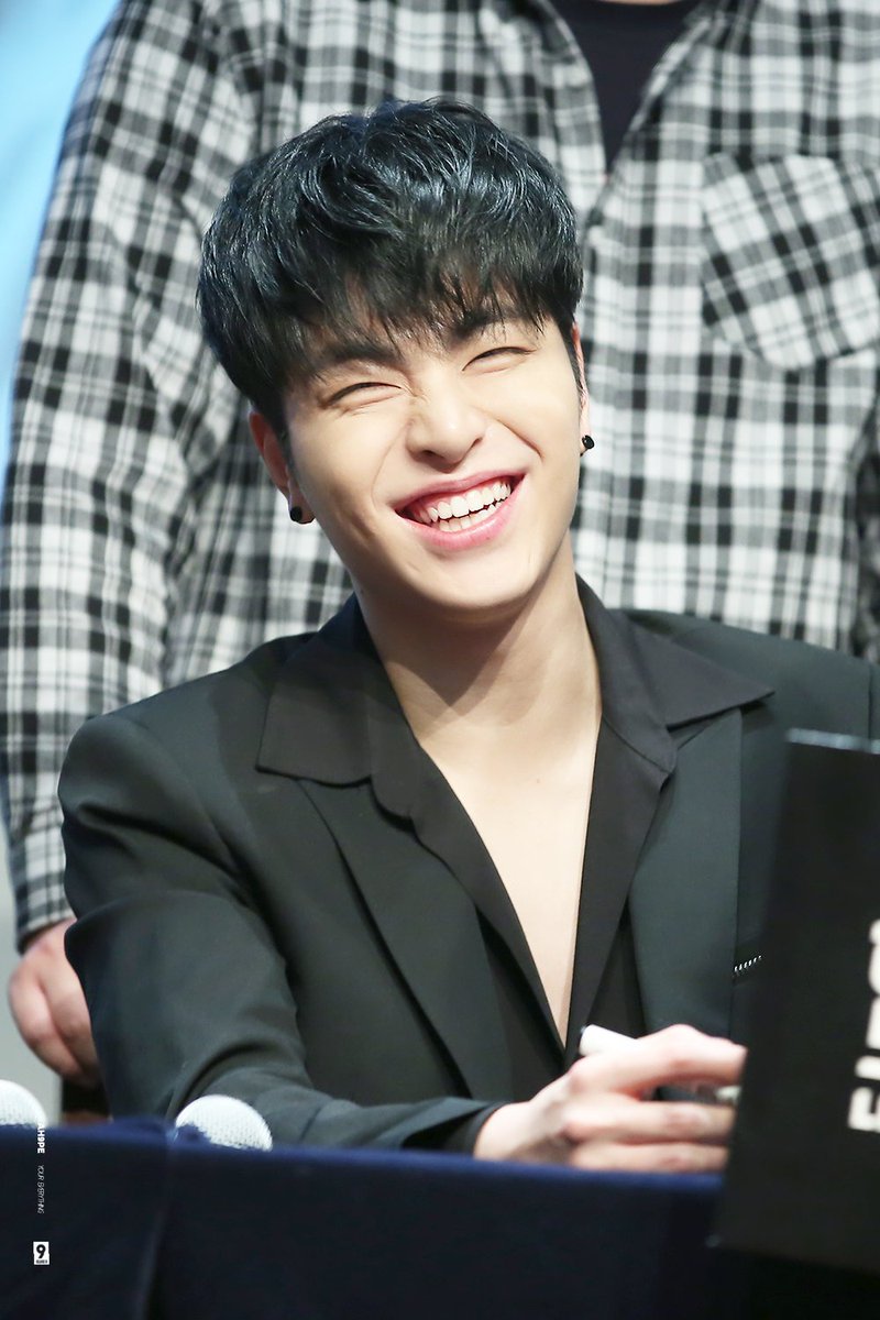  Junhoe's gummy smiles When Junhoe smiles, he shines brighter than the sun.  #JUNHOE  #JUNE  #iKON  #구준회  #준회  #아이콘  #ジュネ