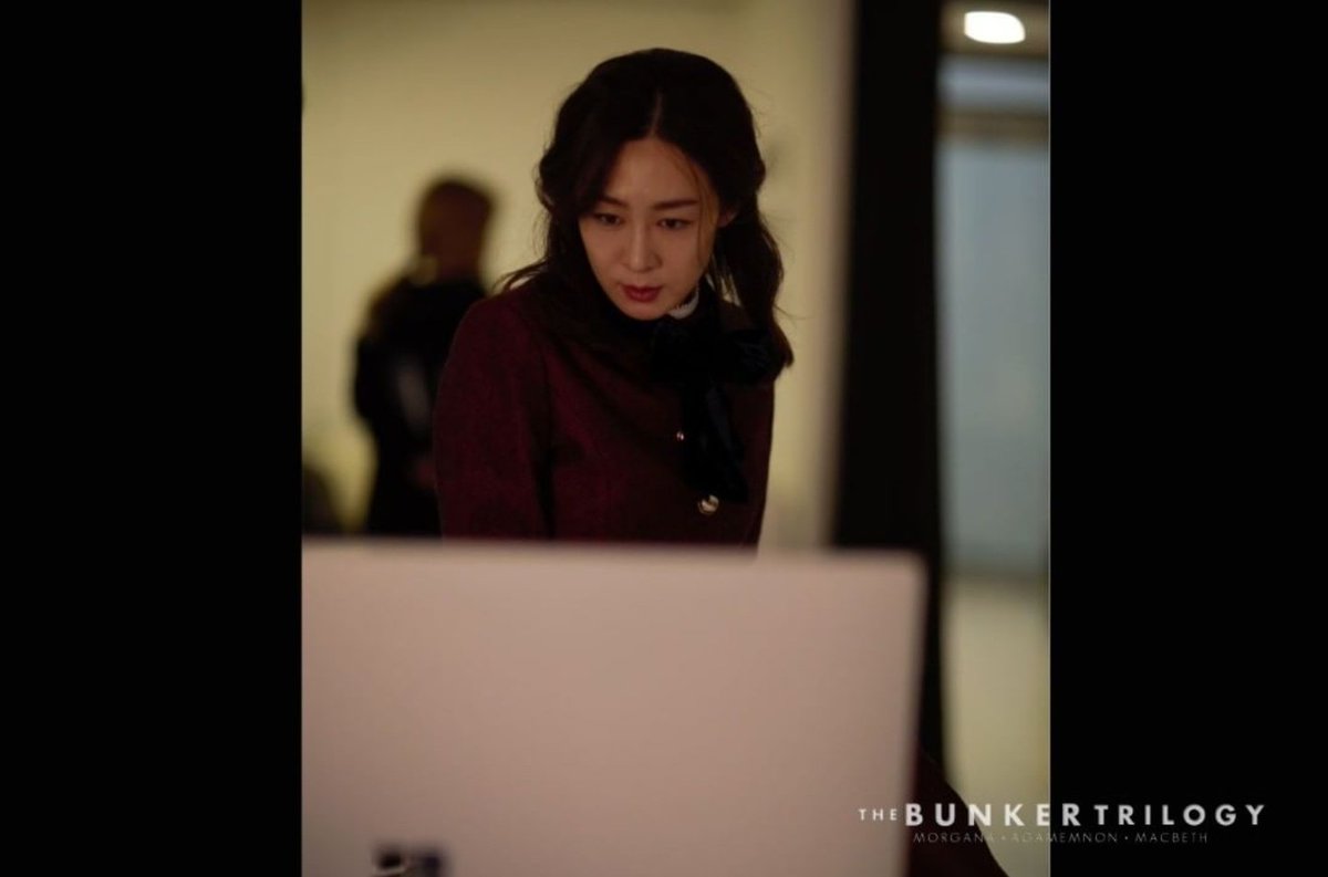 연극 <벙커 트릴로지> 비하인드 컷
instagram.com/p/BrW_g03AjPZ/…

#이진희 #이진희아카이브