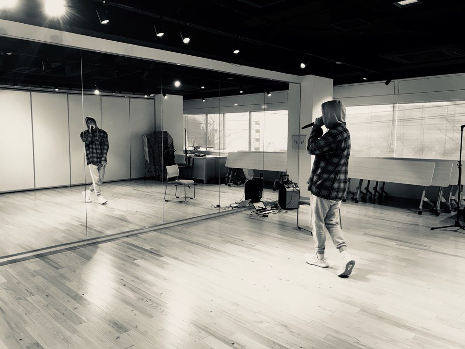 ギョンイルは今日本で練習中！早くファンの皆様に会いたいそうです！
たくさんの方のお越しをお待ちしております💛

除隊記念ファンミーティング～Revive～
12/16@品川グランドホール
1部14:00・2部18:00

チケット詳細こちら→
kissent.jp/contents/206182

#SongKyungil #ギョンイル
#송경일 #경일