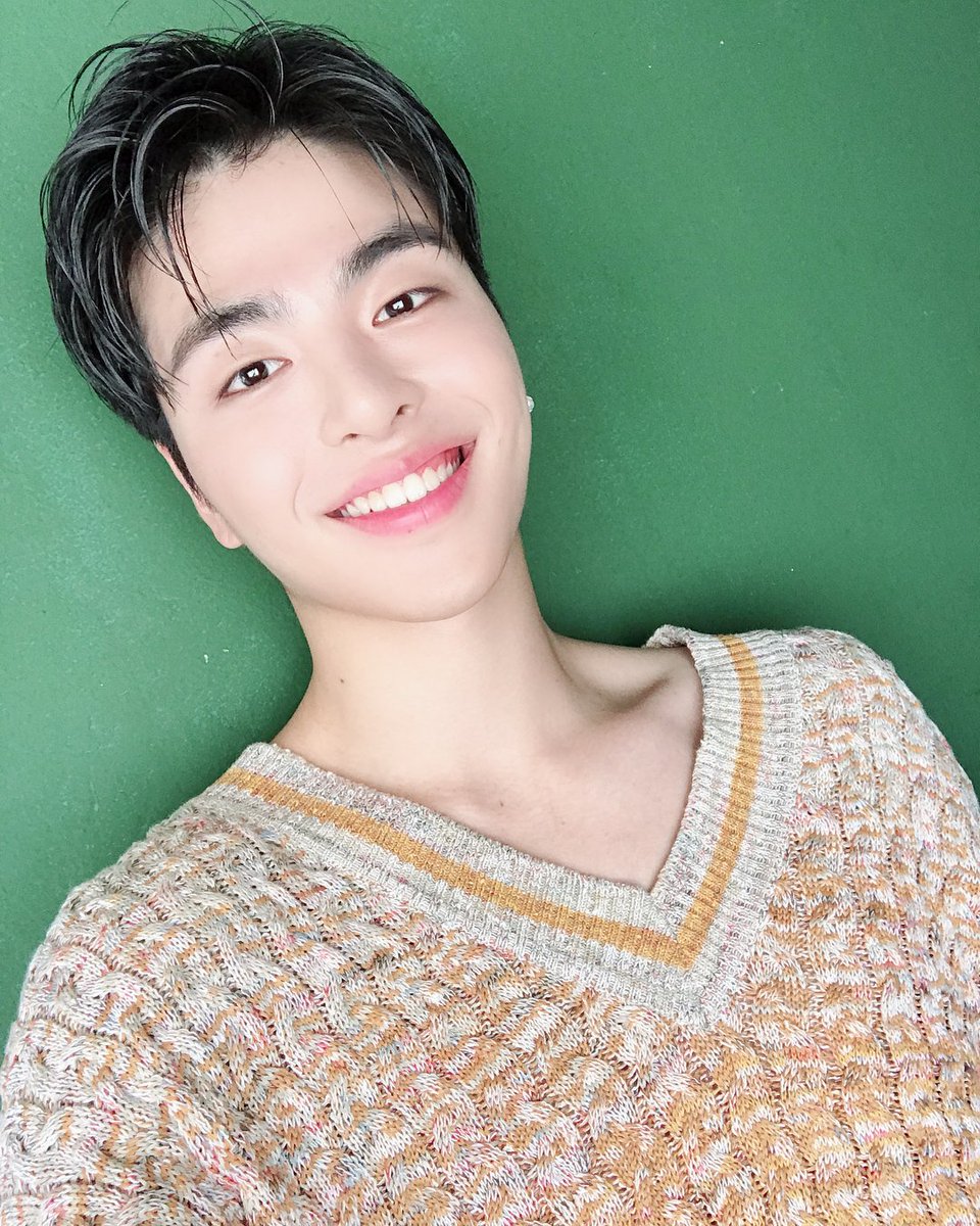 This kind of effortlessly stunning selcas need to come back on his IG.  #JUNHOE  #JUNE  #iKON  #구준회  #준회  #아이콘  #ジュネ