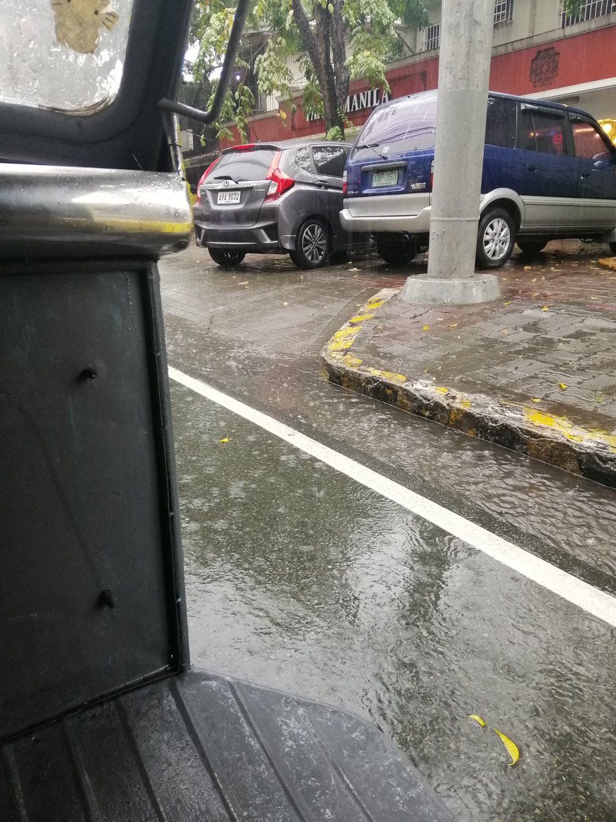 Nakakaloka. 28 mins na akong naglalakad. Yun pala sa maling direction ung nilalalakaran ko. Kaya hindi ko mahanap hanap ung patutunguhan ko. Huhu hahahha