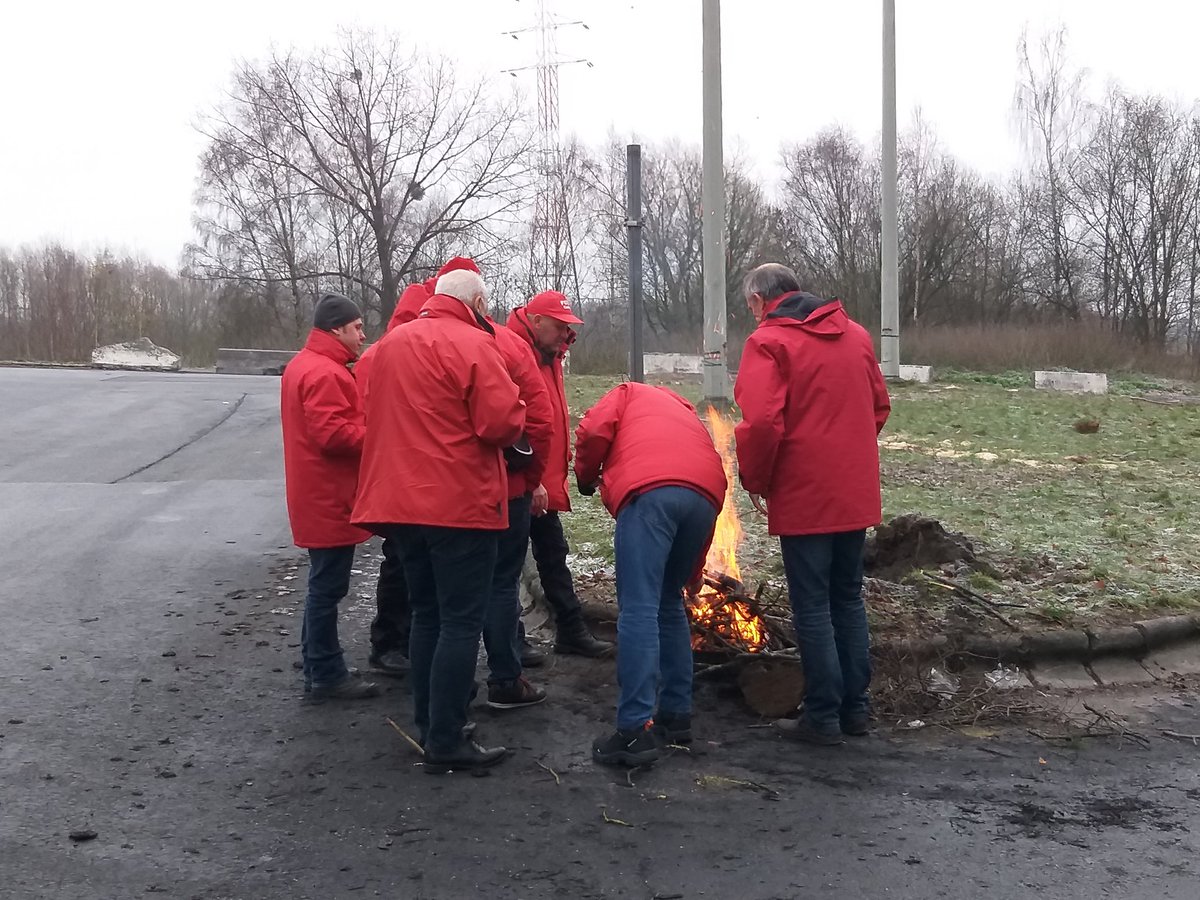 CGSP_admicentre's tweet photo. Grève nationale du 14 décembre 2018. Tous ensemble contre les mesures antisociales de ce gouvernement ! #feluy https://t.co/hJafTcGdrt