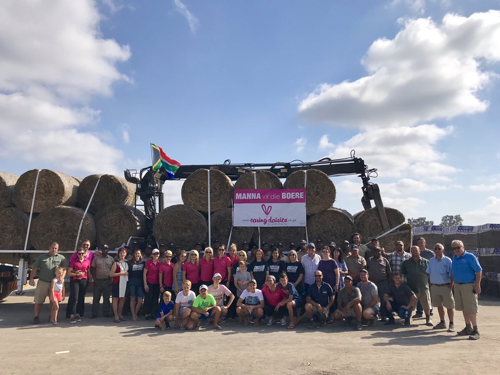 AfrIsGroot's tweet photo. Vanoggend het die 20 @VibroBricks trokke met #MannaVirDieBoere uit Pretoria vertrek. Laat weet ons as jy hulle op die pad sien. @CaringDaisies https://t.co/ROXwODICGU