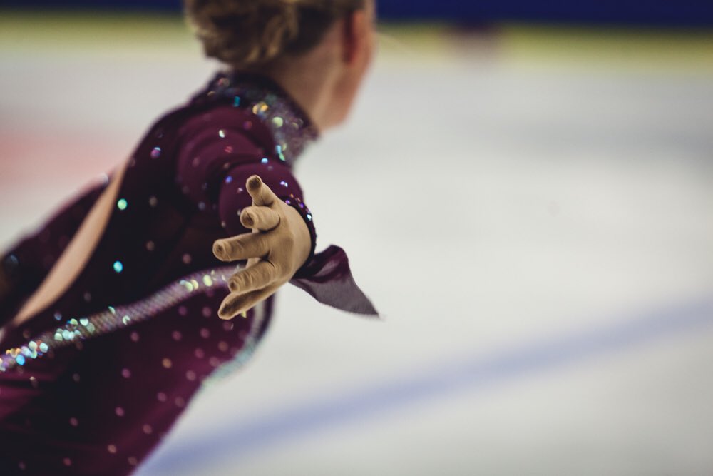skatesweden's tweet photo. Morgonen gryr för dag två på konståknings-SM 2018 och idag kliver seniorerna ut på isen! Tävlingarna inleds med USM Flickor kl 12.00. Följ med på en dag späckad av spänning, styrka och precision! #skatesweden #sm2018 https://t.co/wogh2eaI0U