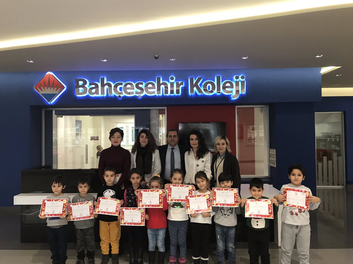 BK_Eskisehir's tweet image. Ticaret Borsası İlkokulu anasınıfı öğrencileri lego atölyemizde mesafe sensörlü vak vak ördek etkinliğini gerçekleştirdi. 🦆 🦆 Etlinlikten sonra atölyelerimizi gezen öğrenciler okul bahçemizde kartopu ⛄️ oynadı. #bahcesehirkodluyor #codingBK
