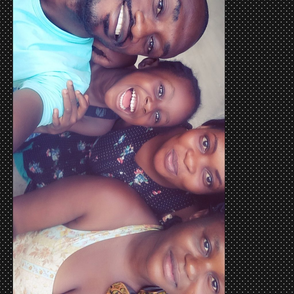 Gotiea3's tweet photo. @TecnoMobileGh Christmas is about family, the only time I get to visit my family. #MerryGiveMas #CamonCX https://t.co/4XX7OLHWTj