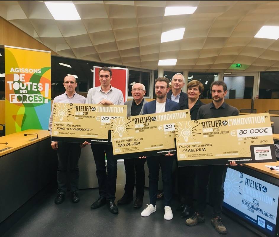 CCIBayonnePB's tweet photo. La @CommunautePB , en partenariat avec @EstiaOfficiel et CCI Bayonne a remis les prix de l'Atelier de l'innovation 2018 à 3 entreprises innovantes du Pays Basque : #DabDesign, #olaberria et #KometaTechnlogies
@Andre_Garreta @fsbbtz https://t.co/q7B7u9lmtG