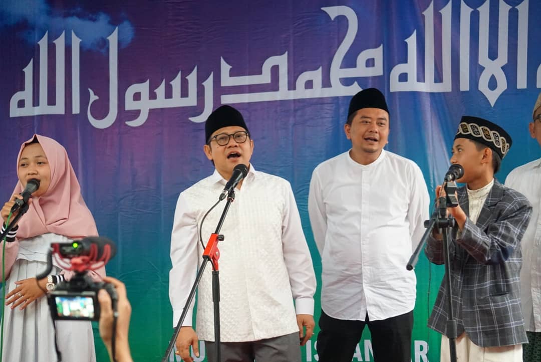 Panglima Santri <a href="/cakimiNOW/">A Muhaimin Iskandar</a> bersholawat bersama Santri Pondok Pesantren Nurul Huda, Cibojong Garut.

<a href="/DPP_PKB/">DPP PKB</a>