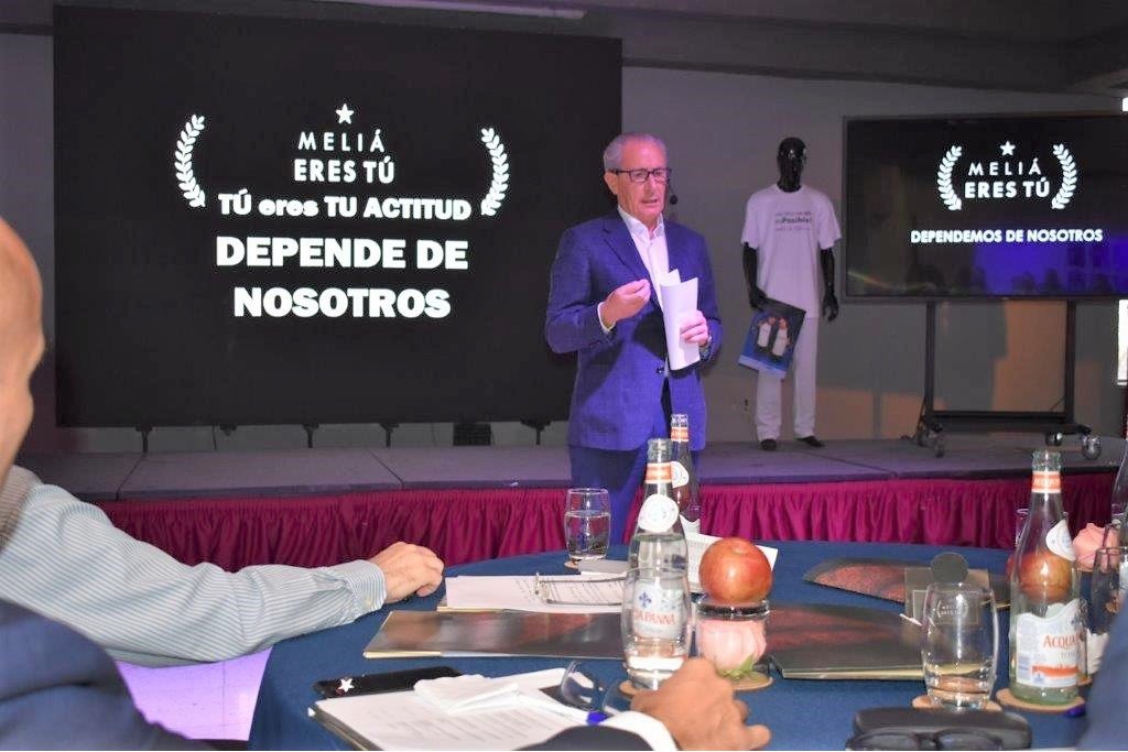 Construye tu propio futuro y no te conformes con lo que actualmente haces, busca la mejora incluso en las pequeñas cosas, porque las grandes cosas no son más que pequeñas cosas reunidas. La excelencia no es una habilidad, es una actitud y es un hábito :-) #MeliaEresTu #Liderazgo