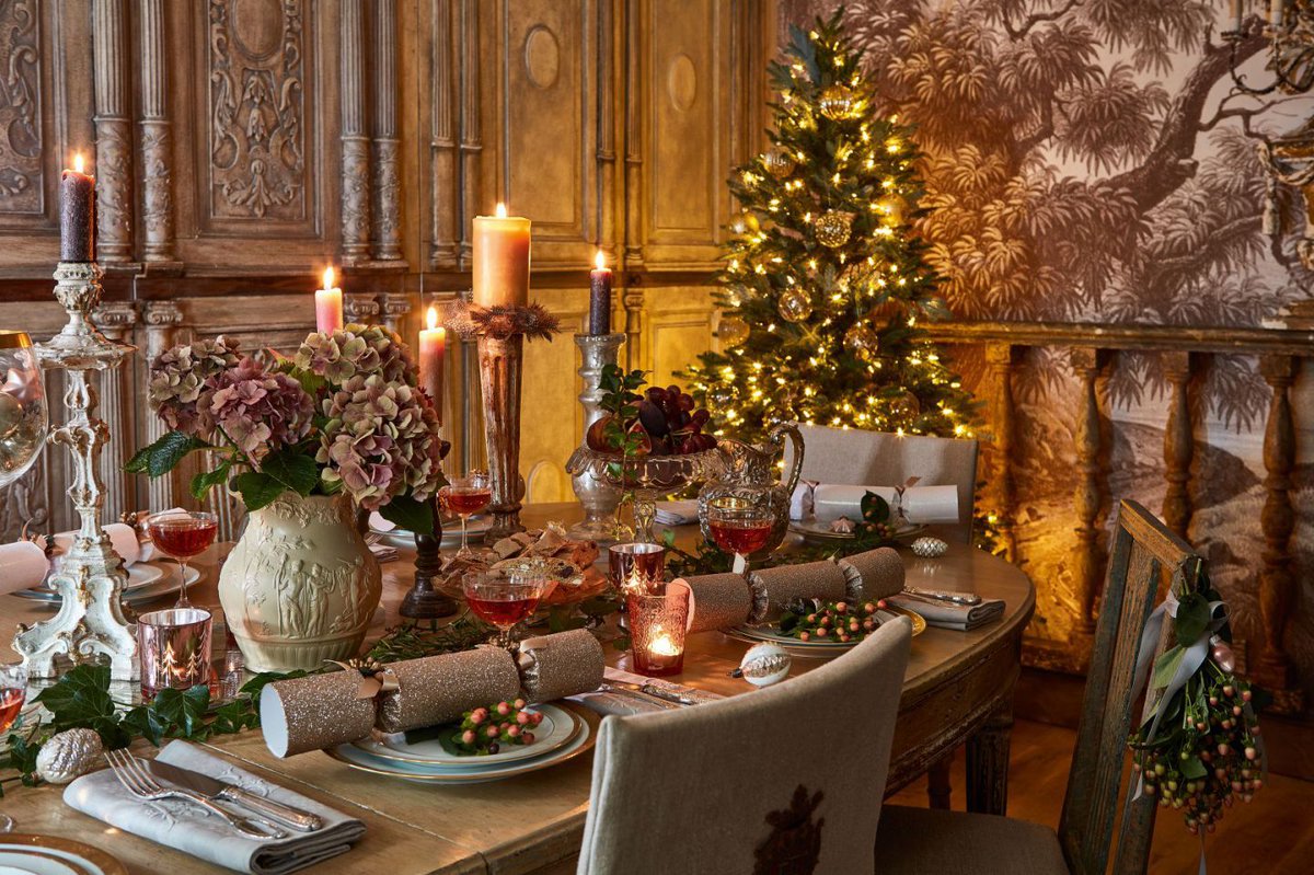 PeriodLivingMag's tweet image. 10 beautiful period homes at Christmas buff.ly/2Ek1jFG