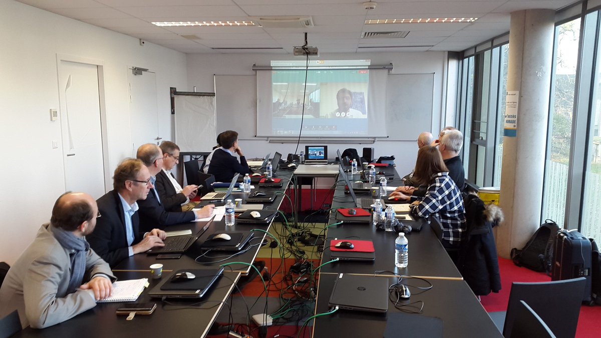 #Nantes #UnivNantes Conférence des Doyens des Facultés de Sciences Éco &amp; de Gestion. Au programme ce matin, par visio, #AliDouai @Univ_Nice présente son expérience de la mise en place des nouveaux cursus universitaires en licence #ncu 
Comment organiser la modularité des cursus ?