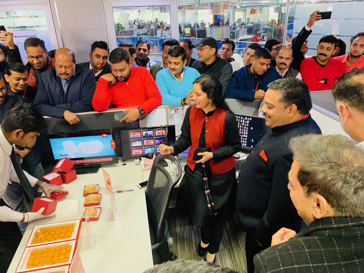 rcshukla007's tweet photo. @aajtak का नया धमाका । हमारे #NewsDirector @supriyapd जी के नेतृत्व में हुआ #AajTakHD  का शुभारंभ! सबसे तेज़..सबसे ज़्यादा
 #KalliPurie 
 @sanjeevpaliwal @gauravcsawant @sardanarohit @shwetasplash 
@manishkumarAT https://t.co/RXyTn0m5L7