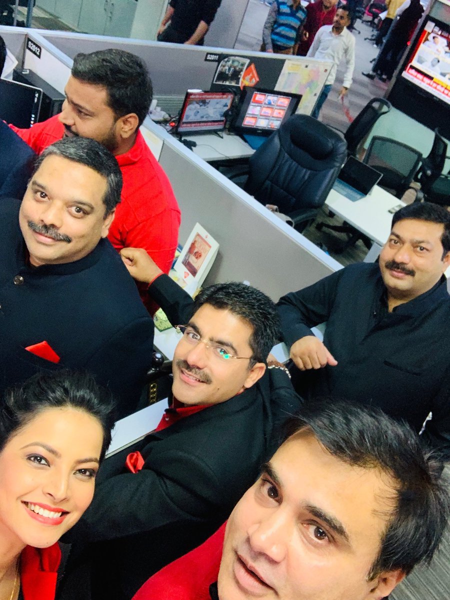 rcshukla007's tweet photo. @aajtak का नया धमाका । हमारे #NewsDirector @supriyapd जी के नेतृत्व में हुआ #AajTakHD  का शुभारंभ! सबसे तेज़..सबसे ज़्यादा
 #KalliPurie 
 @sanjeevpaliwal @gauravcsawant @sardanarohit @shwetasplash 
@manishkumarAT https://t.co/RXyTn0m5L7