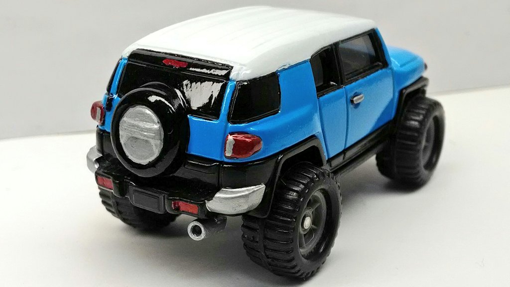 Ryuto トミカ改造 Fjクルーザー リフトアップ仕様 完成 ジャンクのfjクルーザーをスカイブルー パール色 とルーフをホワイトに塗装し リフトアップしてみました O 丿 通常版のビッグフットのトミカと並べても違和感無し トミカ改造 Fjクルーザー