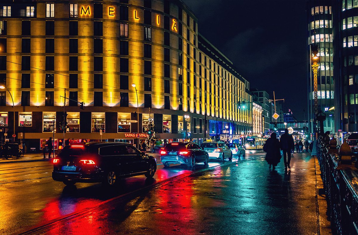 Totally_Tee_'s tweet photo. Bright lights, big city.
#Berlin #nightshot #onlyafterdark #nachtsinberlin #streetphotography #streetphoto #longexposure #coloursofthenight https://t.co/0uwGYLsIhe