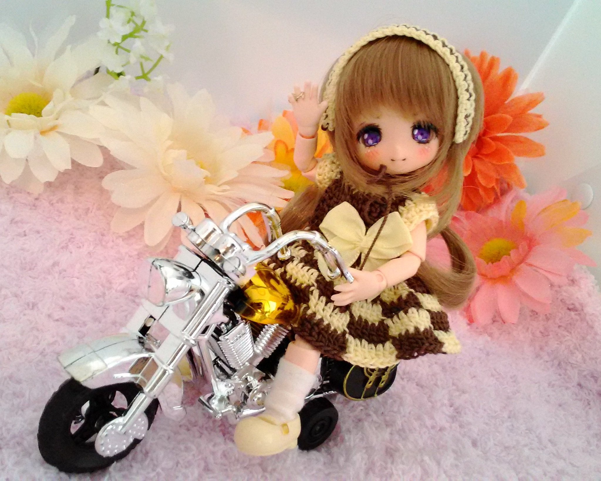 虹色工房 Mie 7月22日cc福岡55 セリアで発見したバイクのおもちゃが バッチリあまむすサイズの上結構なクオリティで驚き うちの子スカートしかいない これに似合う服か男の子欲しいなあ あまむす ミニスウィーツドール オビツ11 セリア