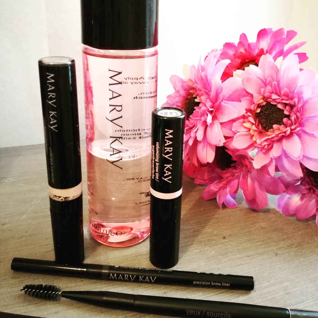 OLETUESTILO's tweet photo. Los viernes son para probar cosas nuevas cómo el kit de cejas de @marykayespana #miscejasmarykay https://t.co/74402Zgcfz