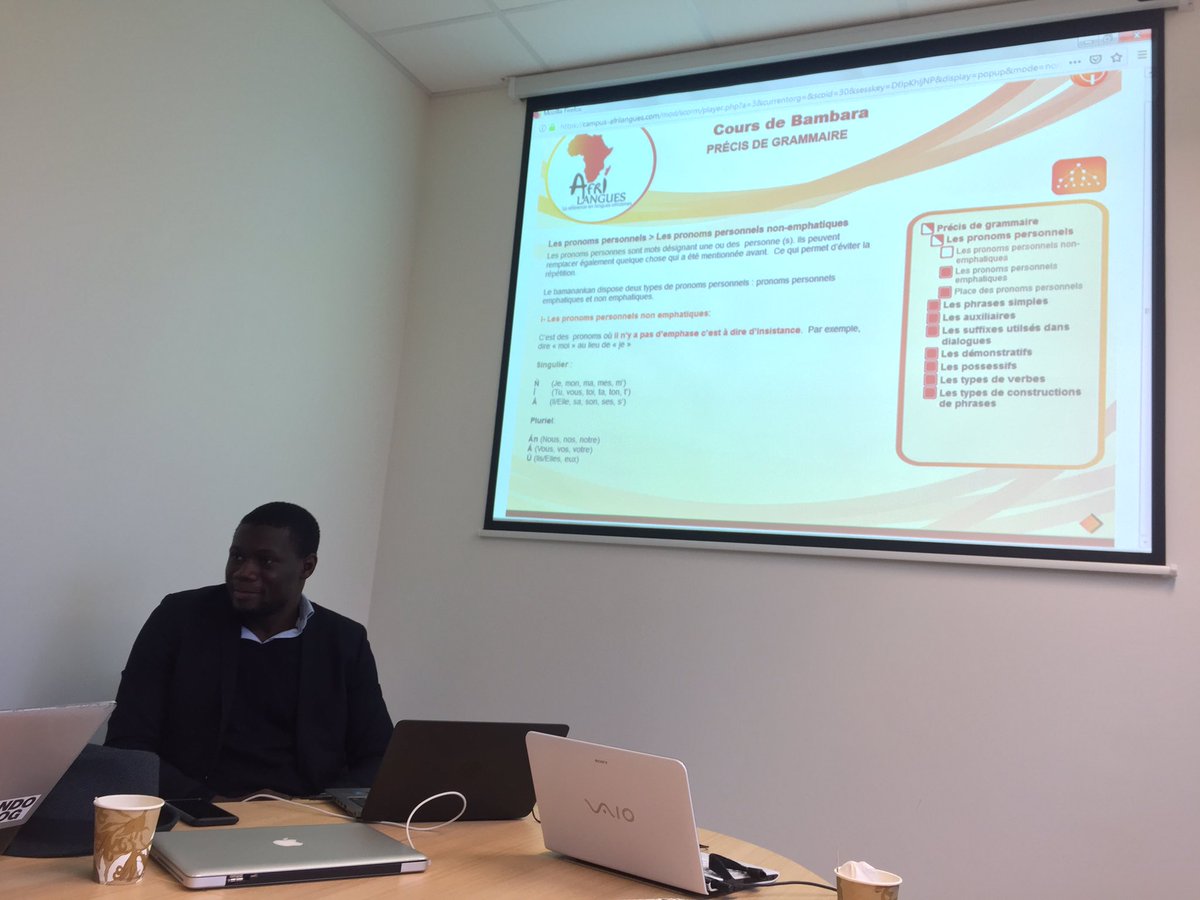 Jour 2 #hackathon <a href="/IdemiAfrica/">Idemi Africa</a> pour améliorer la visibilité des langues africaines ! Idrissa Konté nous présente la plateforme de cours en ligne <a href="/afrilangues/">Afrilangues</a>. Au menu : bambara, soninké, peul, lingala, wolof, amharique, fon et mina !!