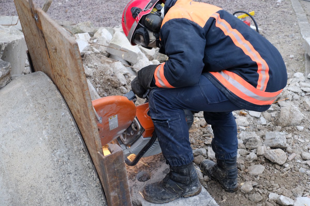 riisc_7's tweet image. Les Formations militaires de la Sécurité civile sont engagées dans la re-classification @INSARAG. Afin de vérifier les différentes compétences dans le domaine du #sauvetage #déblaiement l&apos;#UIISC7 vient de procéder à un exercice sur le site du plateau technique du @SDIS_18