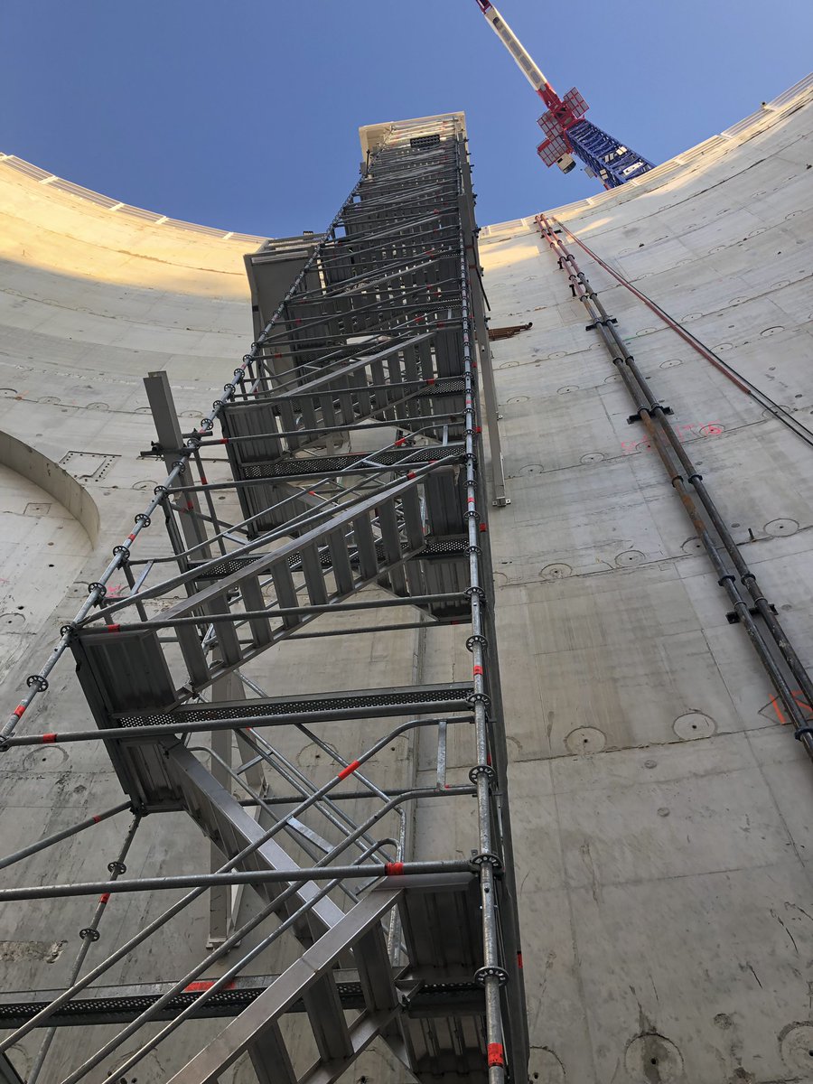 ThomasHantz's tweet photo. On descend dans le chantier, Villejuif IGR du #GrandParis Express... vous avez le vertige ? 😱 Très très impressionnant ! https://t.co/AY7nV2rrRz