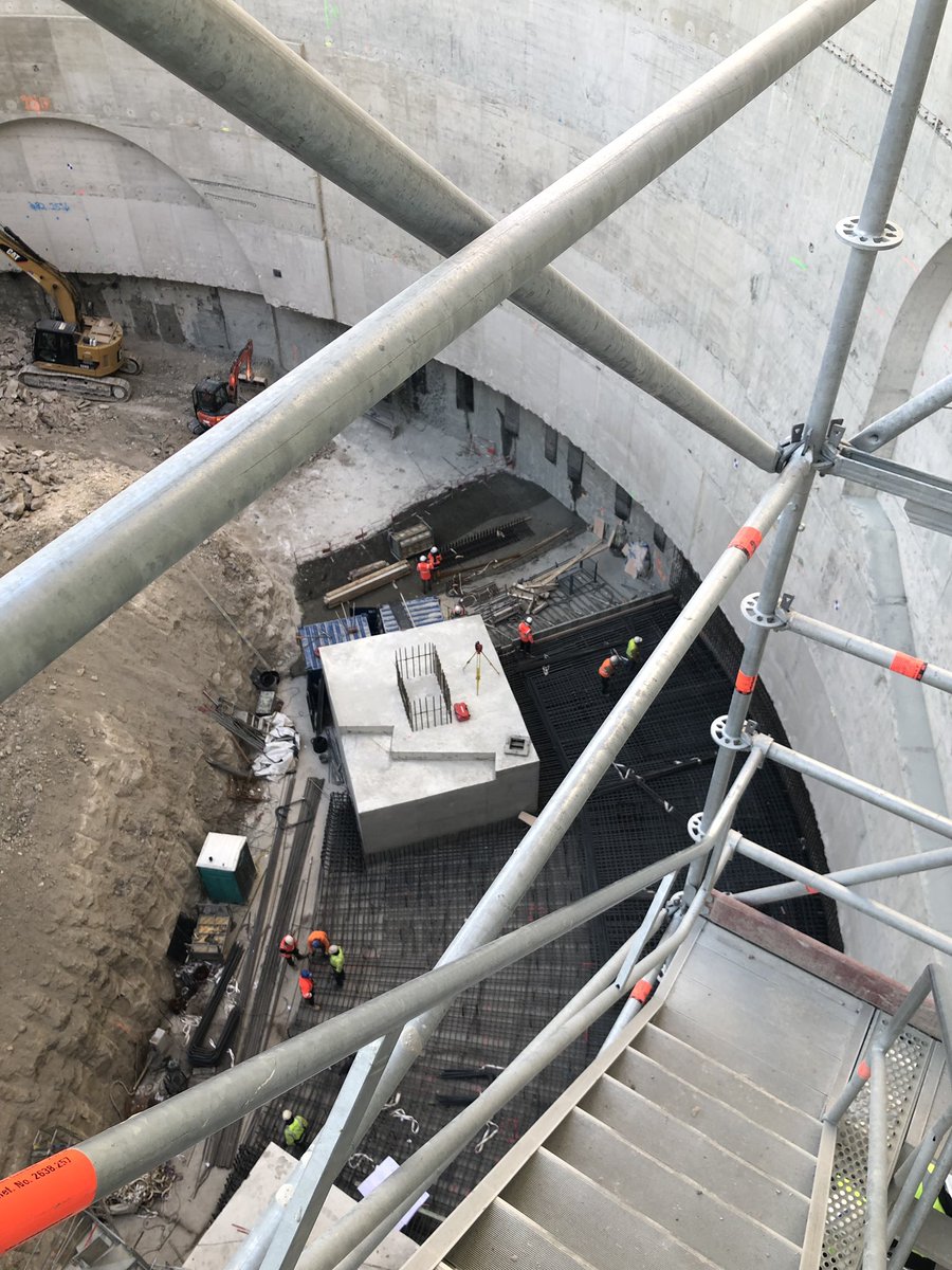 ThomasHantz's tweet photo. On descend dans le chantier, Villejuif IGR du #GrandParis Express... vous avez le vertige ? 😱 Très très impressionnant ! https://t.co/AY7nV2rrRz