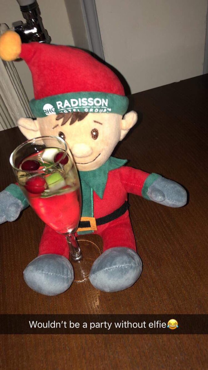 BuryElfie's tweet photo. Cheers big ears! #rhgelfieselfie #eddietherhgelf https://t.co/urMaogzIEb