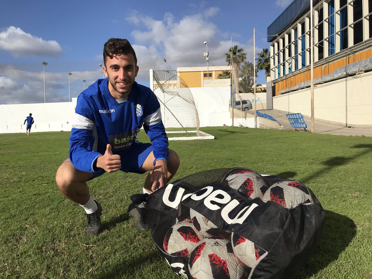 Buenos días 😃💙 Nos encontramos ya en el Anexo del estadio para realizar un nuevo entrenamiento
#VamosMelilla