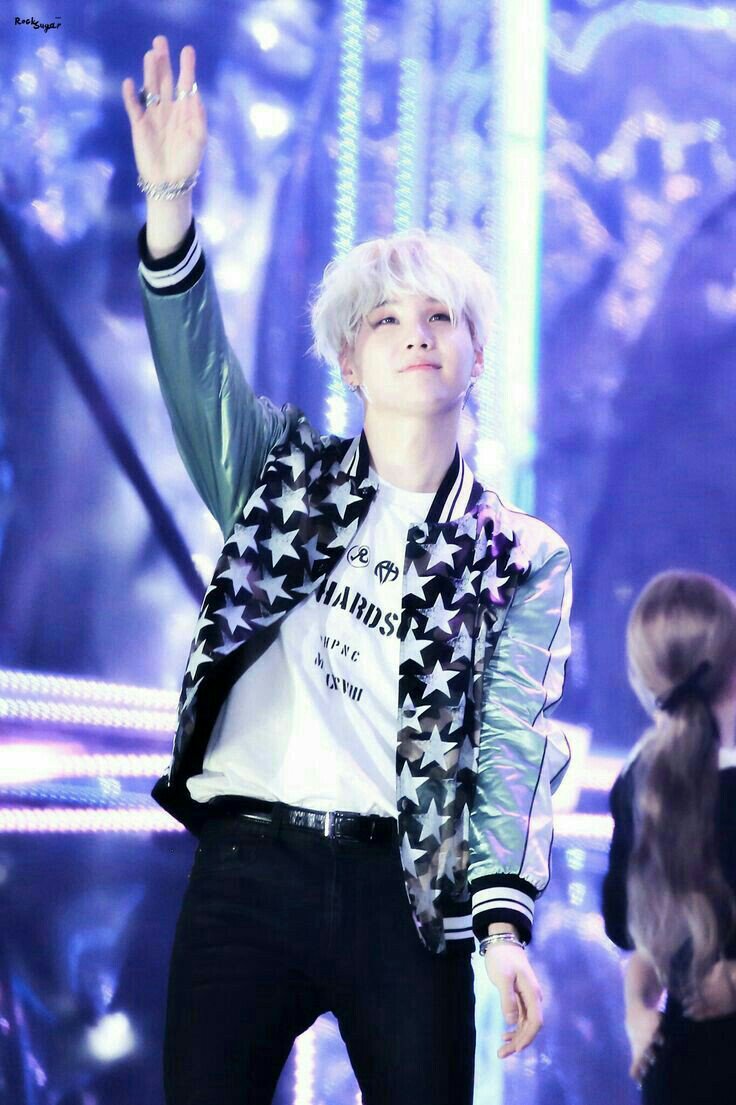 lostinyou_bts's tweet photo. #MAMARedCarpet #BTS
@BTS_twt
Estamos subiendo no dejen de VOTAR

Cuantos rt para el hermoso yoongi https://t.co/JFpHheoBe1