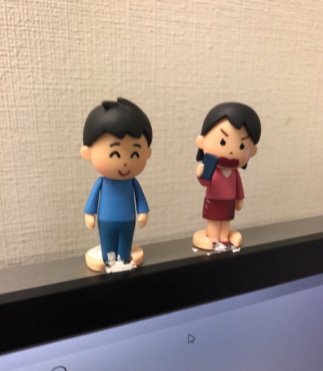 フクゾノ ハレルヤ 会社にいらすとやのフィギュアがあるのですが 安定しなくてすぐ倒れるから練り消しで止めてたら次の日爆笑してしまった