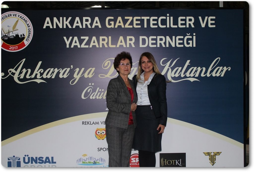 leventcan1968's tweet image. Tüsiav Başkanı Veli Sarıtoprak ‘a Yaşam boyu başarı ödülü verildi

patronburada.com/2018/12/14/tus…