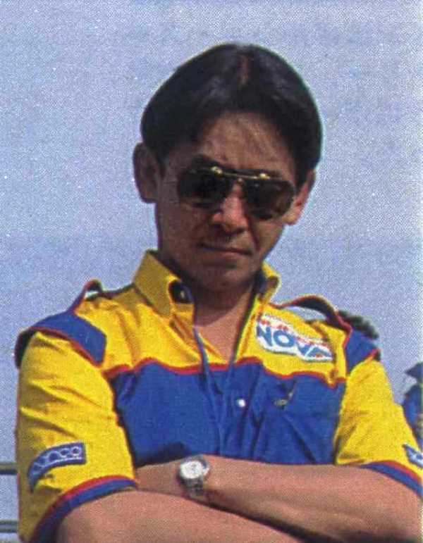 伝説の Taki 井上自身 レースのない時はグループの総帥の猿橋望の 秘書的な存在 としてnovaの東京オフィスに勤務している 1994 A 669 井上隆智穂
