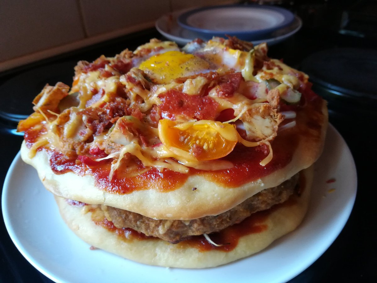 rethabz03's tweet photo. Homemade Pizzaburger
It's your Chef Monia. #foodisbae #FoodWhatWhat #everythingfood #foodgasm #foodiegram #foodporn #foodie #foodphotography #zero_1_six #fillupthetummies #yumyum #chefchronicles #cheflife #cheflifestyle #food IG:Foodwhatwhat @METROFMSA @somizi @DJFreshSA @Yfm https://t.co/8luPHgPrgO