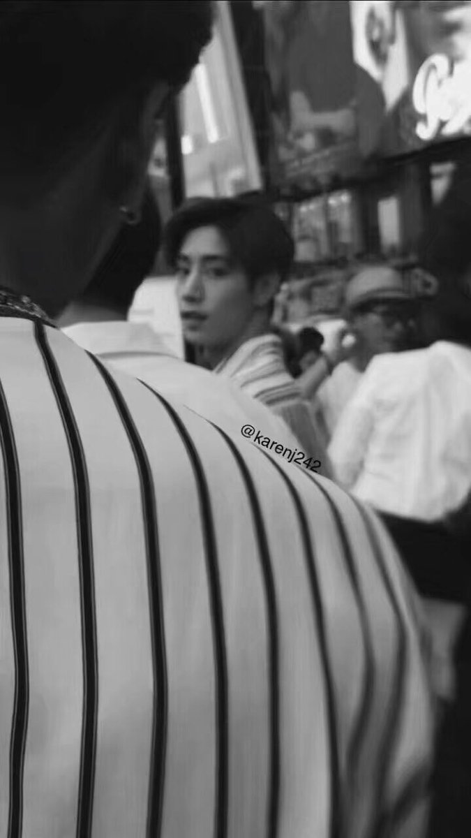 Def____'s tweet photo. I love you shining on the stage GOT7 #MAMARedCarpet #GOT7 fighting！ https://t.co/MrLpe9oWI0