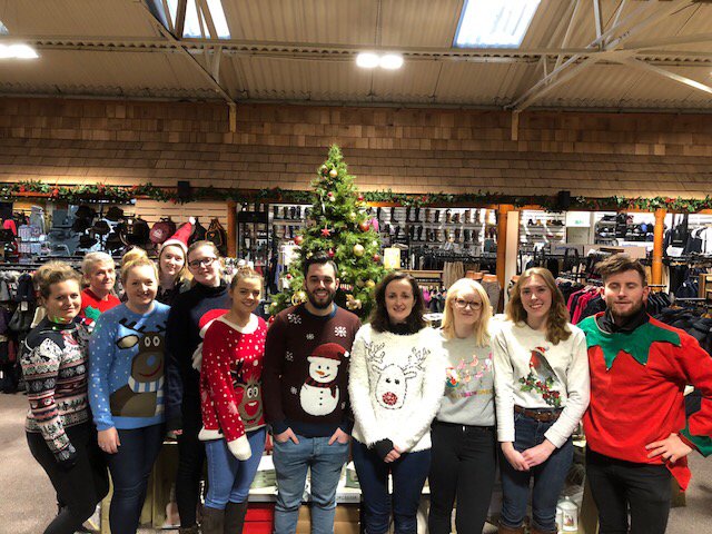 Happy #ChristmasJumperDay from the Selby store! 🎅🏻