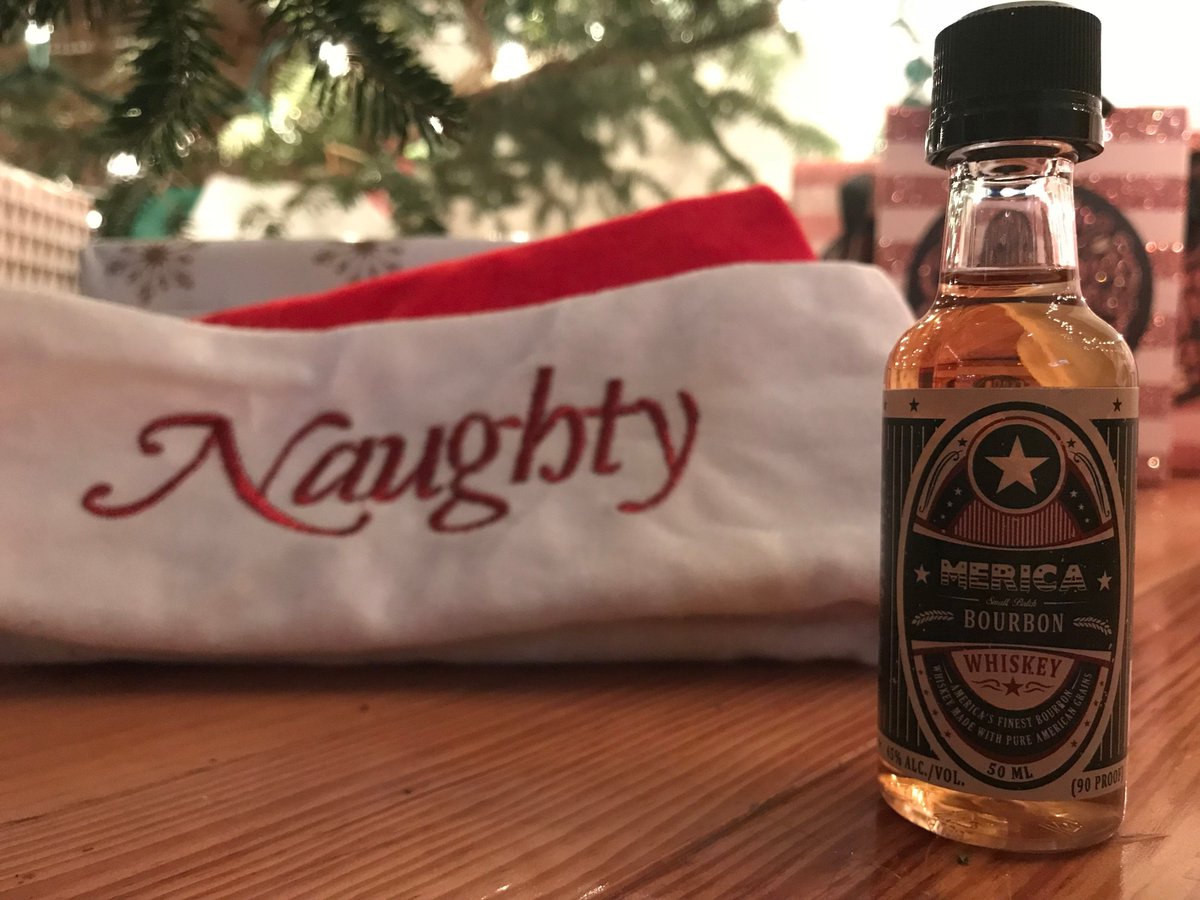 He sees you when you’re drinking.... #Christmas 🎄