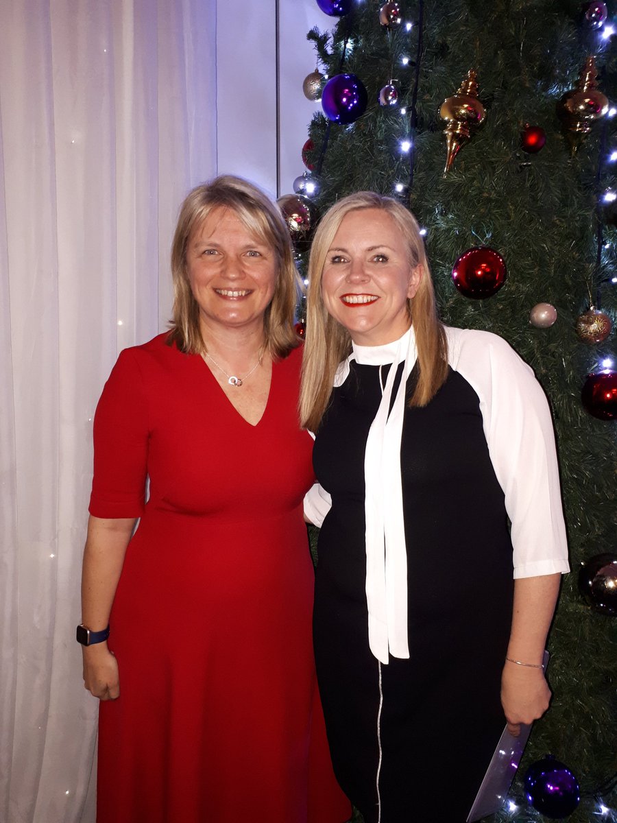 @busybeaders2013 @Tweetinggoddess @smcs Did you see this fabulous photo? Our gorgeous Sam with Sinead. @WomensInspireIE #womensinspire #wexfordchamberlunch