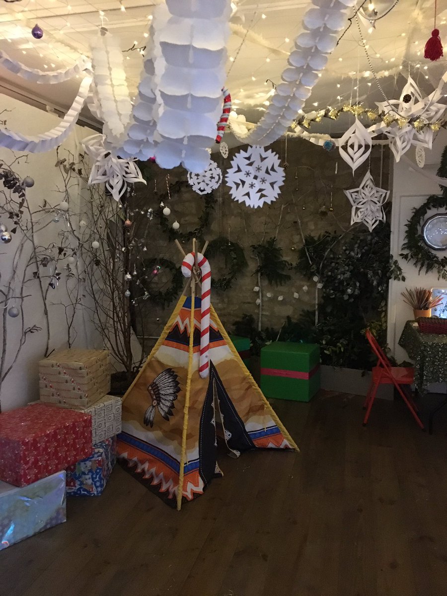 Wow! @BathBID &amp; <a href="/super_pirates/">SuperPirates ⚡</a> have brought the most magical Grotto to #Bath! Super value; a whole hour with Santa, the Elves just £12.50 per child! Open until Xmas Eve! Click here to view more &amp; book a slot - totalguidetobath.com/entertainment/…