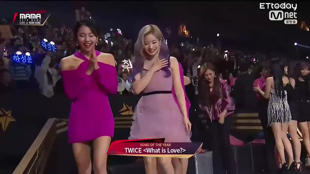 bertsai's tweet photo. MAMA年度歌謠大賞3連霸😀
TWICE2018年辛苦啦~
#2018MAMA #TWICE #트와이스 https://t.co/Um1cXM3vCb