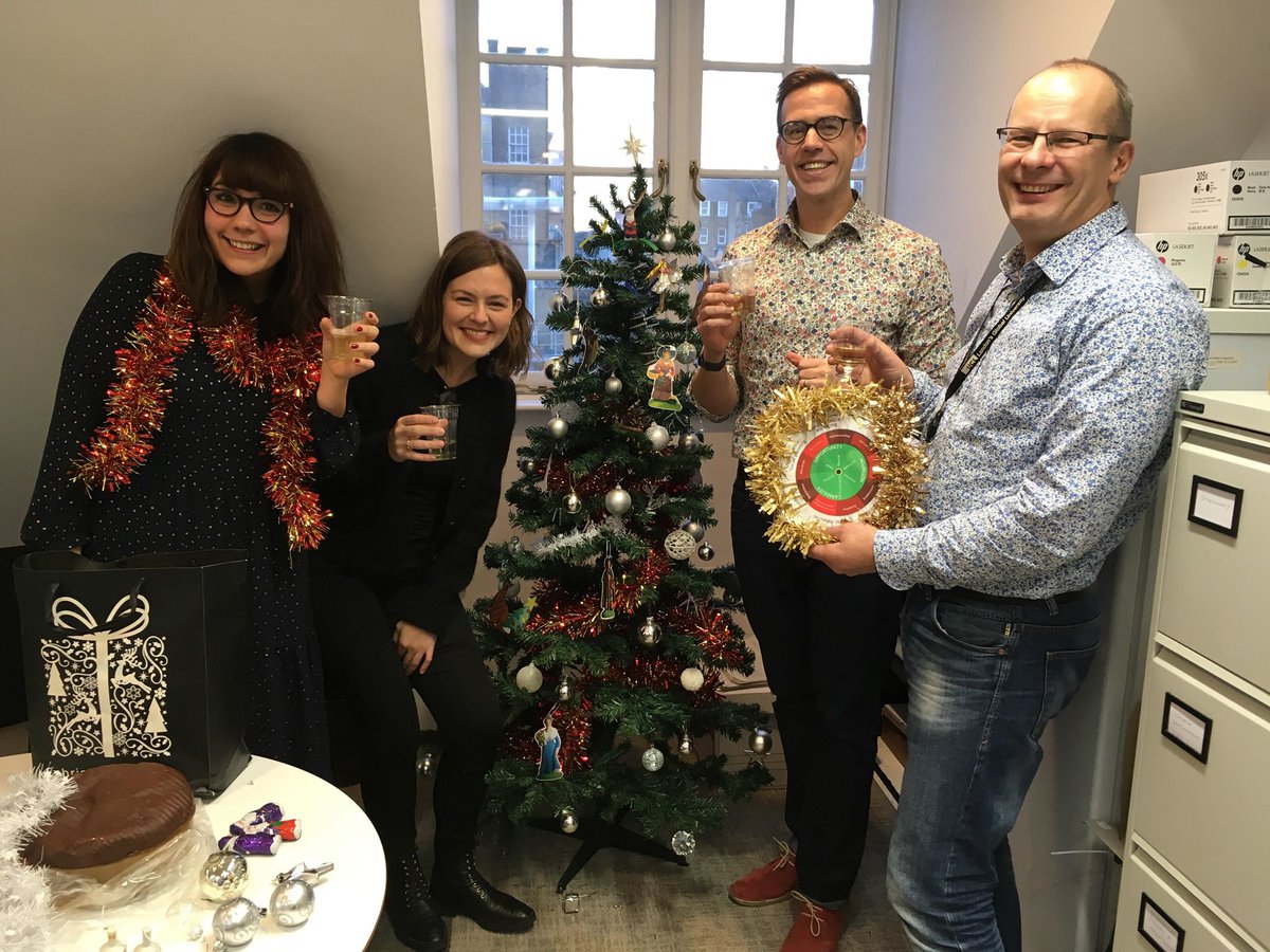 NHankonen's tweet image. Mini Christmas celebration at the Alexandra House section of the @UCLBehaveChange :D with @fabilorencatto @drpaulchadwick @AriHaukkala &amp;amp; Beth! Admire the beautifully decorated #behaviourchangewheel :)