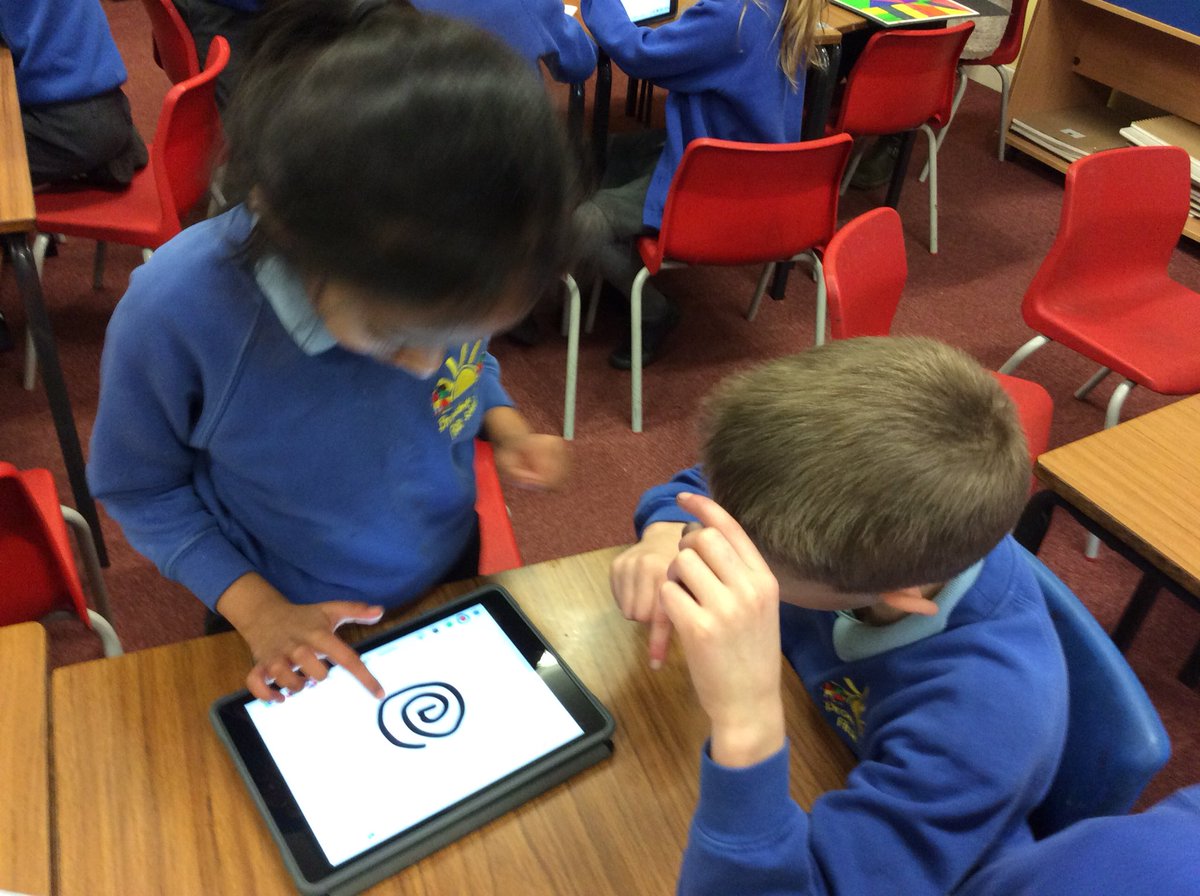 DeerClassHFS's tweet image. Thank you so much @gem_education  we have loved using the Ozobots today.