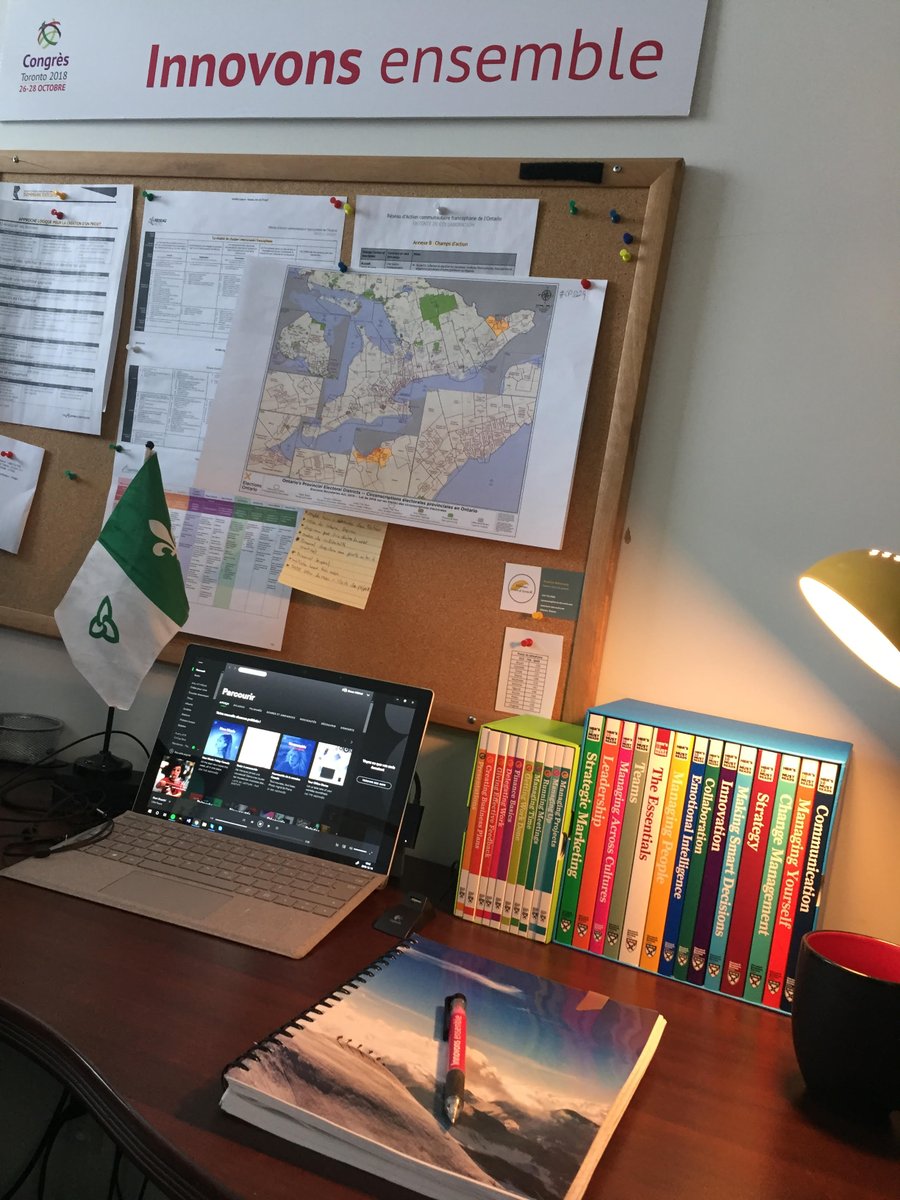 Super cadeau sur mon bureau ce matin... la collection de <a href="/HarvardBiz/">Harvard Business Review</a> :-) Merci <a href="/eaomaheu/">Emile Maheu</a>, c'est de quoi qui va être très utile dans mon cheminement avec l'équipe de <a href="/MonAssemblee/">Mon Assemblée</a>