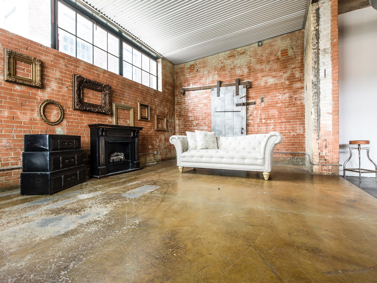 avvayhq's tweet photo. Working on a creative project or event in the #Dallas area? We've got an ever-expanding selection of versatile creative spaces available for rent by the hour.
Check out this list of a few #AVVAYDallas space highlights on the blog!
https://t.co/y0bMQUb6wi https://t.co/Zv7wm7nCjn