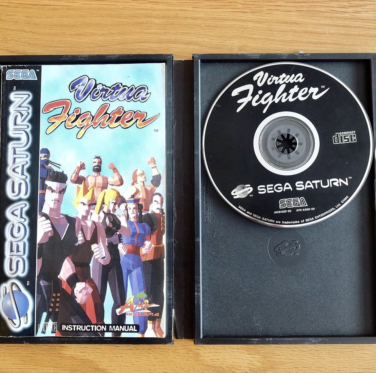 Mygamingretro's tweet photo. playing a classic this afternoon. VIRTUA FIGHTER for the SEGA SATURN. I spent hours as a kid playing this,it was nice to visit good times once again!😁
#virtuafighter #retrogaming #gaminglife #gaming #streetfighter #arcade #japan #playstation #nintendo #sega #ukgamers #segasaturn https://t.co/rEm3aSNjeB